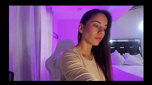 Snapshot of Sara_lopez_28 chatting on 04-15-26, 02:13 Sara lopez 28 online show from 04-15-26, 02:13
