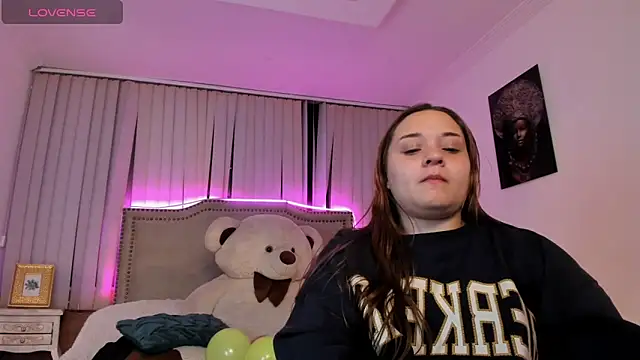 Snapshot of Valentina_Se chatting on 12-13-24, 09:02 Valentina Se online show from 12-13-24, 09:02