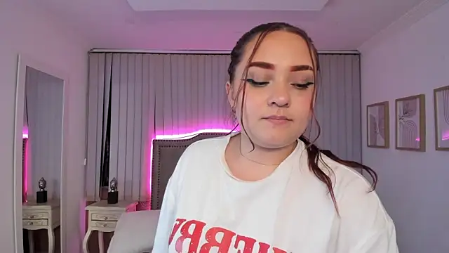 Snapshot of Valentina_Se chatting on 02-05-25, 09:36 Valentina Se online show from 02-05-25, 09:36