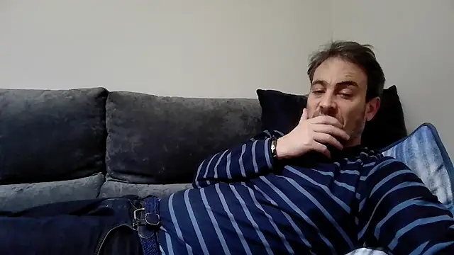 Snapshot of basquehotboy chatting on 12-05-24, 11:40 basquehotboy online show from 12-05-24, 11:40