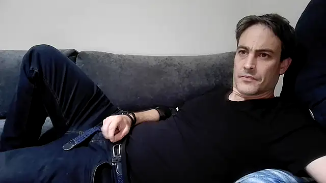 Snapshot of basquehotboy chatting on 12-08-24, 11:29 basquehotboy online show from 12-08-24, 11:29