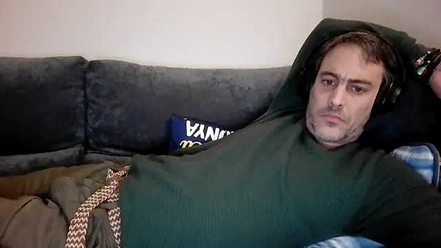 Snapshot of basquehotboy chatting on 12-11-24, 10:06 basquehotboy online show from 12-11-24, 10:06