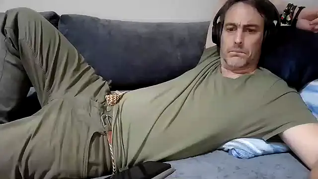 Snapshot of basquehotboy chatting on 12-12-24, 10:42 basquehotboy online show from 12-12-24, 10:42