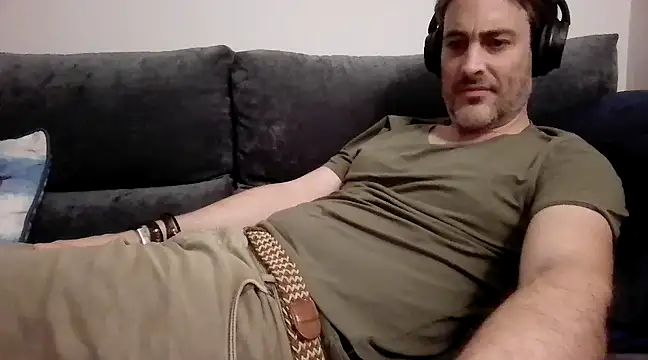 Snapshot of basquehotboy chatting on 12-15-24, 11:09 basquehotboy online show from 12-15-24, 11:09