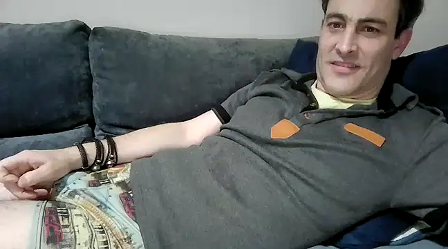 Snapshot of basquehotboy chatting on 12-30-24, 05:02 basquehotboy online show from 12-30-24, 05:02