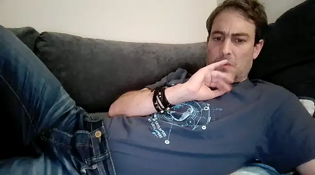 Snapshot of basquehotboy chatting on 01-03-25, 10:29 basquehotboy online show from 01-03-25, 10:29