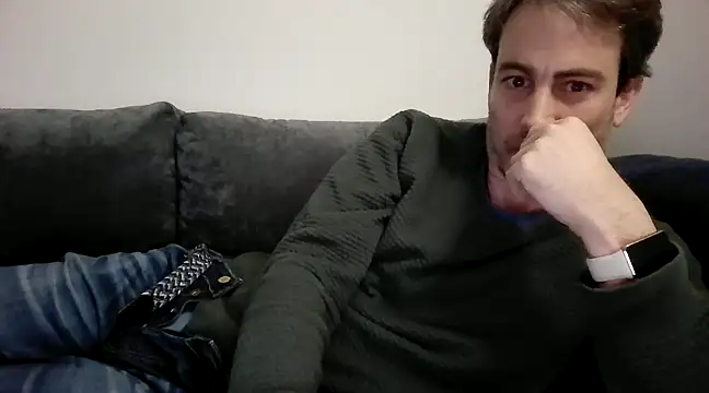 Snapshot of basquehotboy chatting on 01-04-25, 11:38 basquehotboy online show from 01-04-25, 11:38