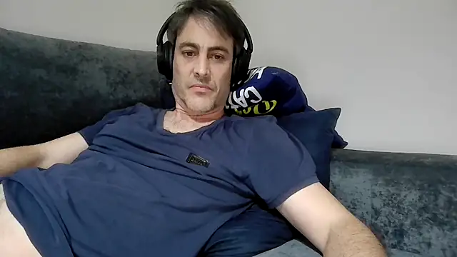 Snapshot of basquehotboy chatting on 01-08-25, 10:27 basquehotboy online show from 01-08-25, 10:27