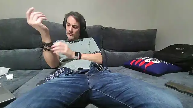 Snapshot of basquehotboy chatting on 01-12-25, 10:12 basquehotboy online show from 01-12-25, 10:12