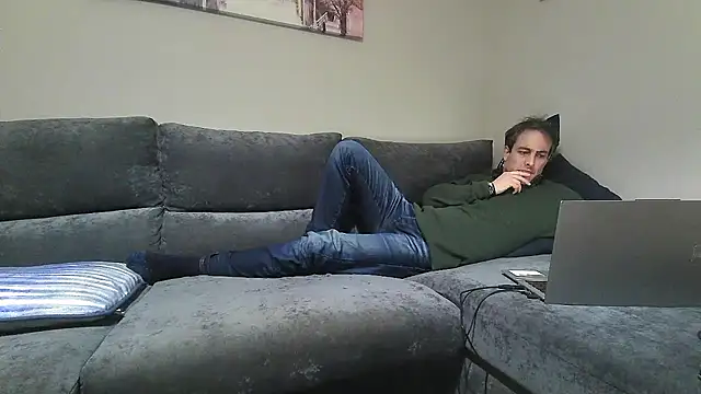 Snapshot of basquehotboy chatting on 01-15-25, 09:41 basquehotboy online show from 01-15-25, 09:41