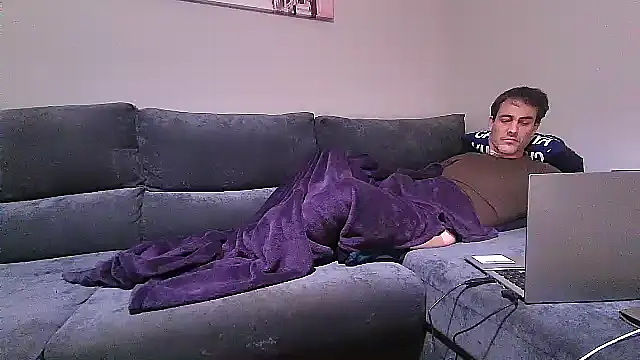 Snapshot of basquehotboy chatting on 01-18-25, 11:22 basquehotboy online show from 01-18-25, 11:22