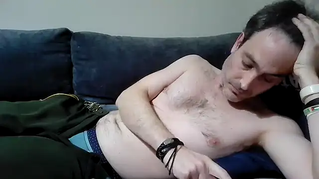 Snapshot of basquehotboy chatting on 01-19-25, 11:00 basquehotboy online show from 01-19-25, 11:00