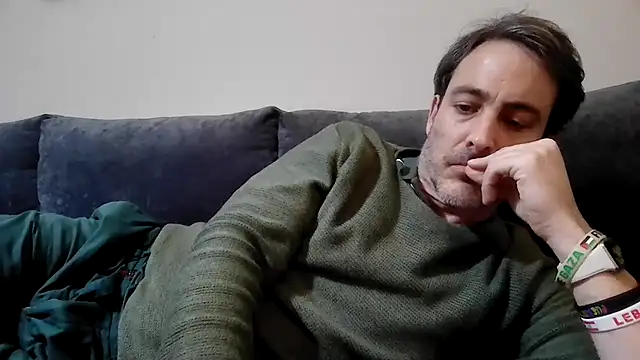 Snapshot of basquehotboy chatting on 01-21-25, 11:02 basquehotboy online show from 01-21-25, 11:02