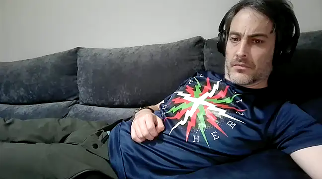 Snapshot of basquehotboy chatting on 01-23-25, 08:56 basquehotboy online show from 01-23-25, 08:56