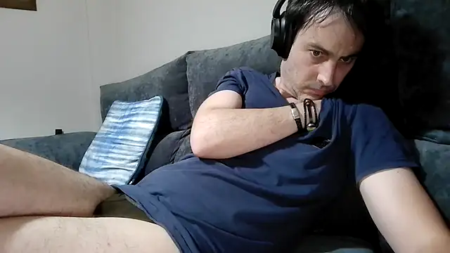 Snapshot of basquehotboy chatting on 01-27-25, 05:58 basquehotboy online show from 01-27-25, 05:58