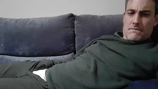 Snapshot of basquehotboy chatting on 02-05-25, 12:42 basquehotboy online show from 02-05-25, 12:42