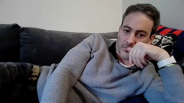 Snapshot of basquehotboy chatting on 02-08-25, 04:25 basquehotboy online show from 02-08-25, 04:25