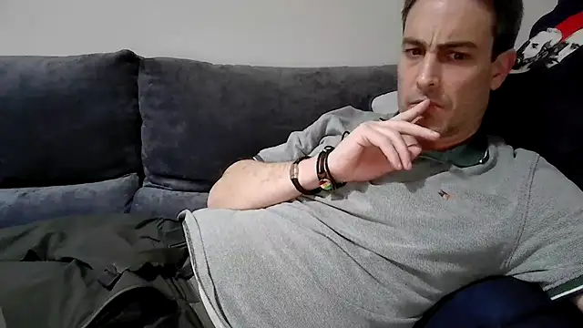 Snapshot of basquehotboy chatting on 02-10-25, 11:13 basquehotboy online show from 02-10-25, 11:13