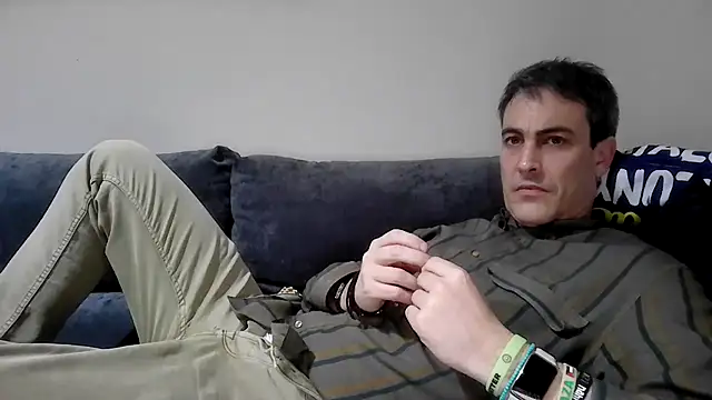 Snapshot of basquehotboy chatting on 02-18-25, 10:14 basquehotboy online show from 02-18-25, 10:14