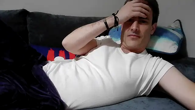 Snapshot of basquehotboy chatting on 02-27-25, 01:27 basquehotboy online show from 02-27-25, 01:27