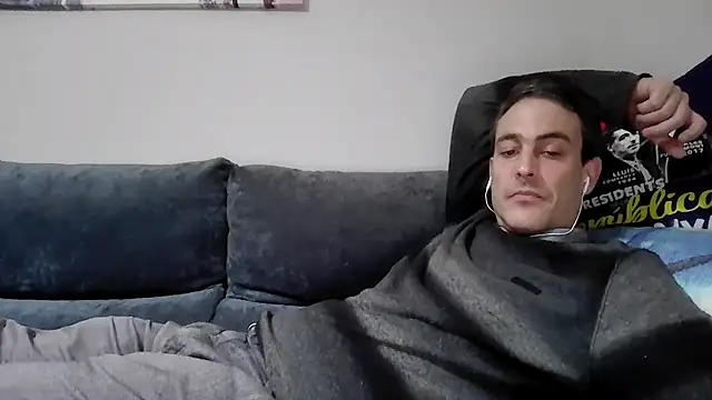 Snapshot of basquehotboy chatting on 02-27-25, 10:31 basquehotboy online show from 02-27-25, 10:31