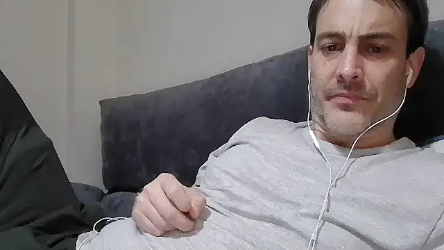 Snapshot of basquehotboy chatting on 03-21-25, 11:56 basquehotboy online show from 03-21-25, 11:56