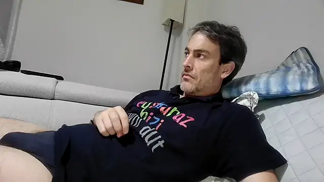 Snapshot of basquehotboy chatting on 09-09-25, 08:41 basquehotboy online show from 09-09-25, 08:41