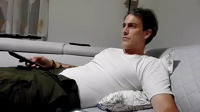 Snapshot of basquehotboy chatting on 09-12-25, 10:32 basquehotboy online show from 09-12-25, 10:32