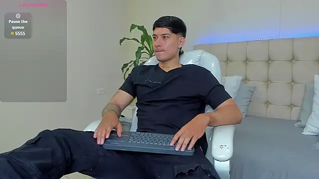 Damian23   online show from 02-04-25, 12:33