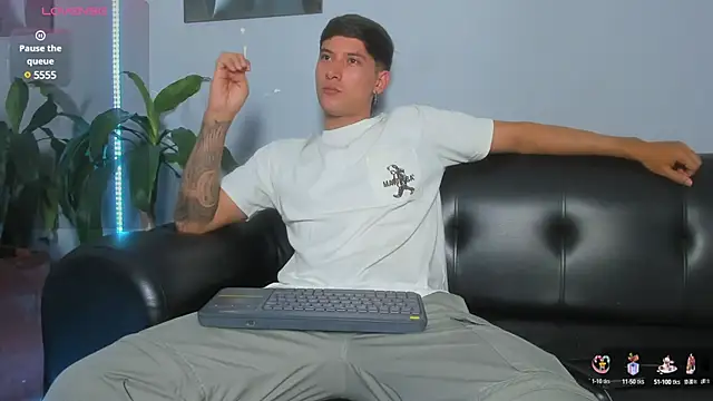 Damian23   online show from 02-08-25, 03:30