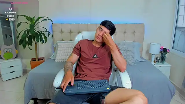 Damian23   online show from 02-13-25, 12:43