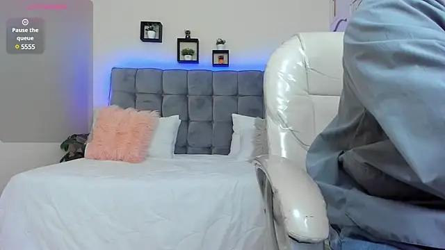 Damian23   online show from 03-04-25, 12:44