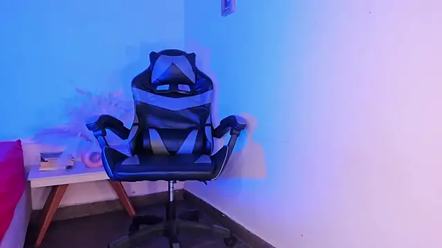 Snapshot of Alexx_tc chatting on 11-02-25, 09:44 Alexx tc online show from 11-02-25, 09:44