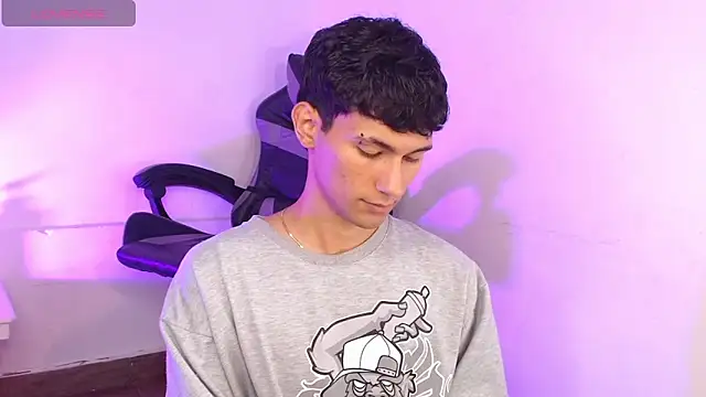 Snapshot of Alexx_tc chatting on 11-19-25, 03:50 Alexx tc online show from 11-19-25, 03:50