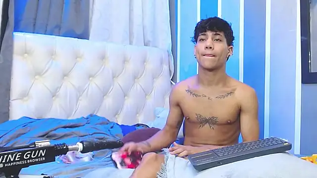 Snapshot of Sexys_Boys_Hot1 chatting on 12-18-24, 08:31 Sexys Boys Hot1 online show from 12-18-24, 08:31