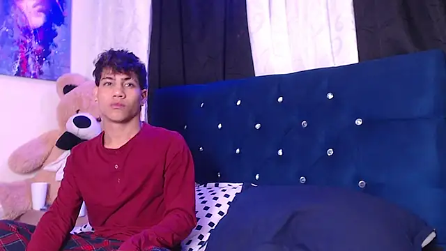 Snapshot of Sexys_Boys_Hot1 chatting on 09-16-25, 02:45 Sexys Boys Hot1 online show from 09-16-25, 02:45