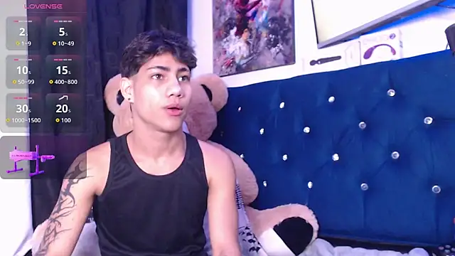 Snapshot of Sexys_Boys_Hot1 chatting on 10-31-25, 10:22 Sexys Boys Hot1 online show from 10-31-25, 10:22