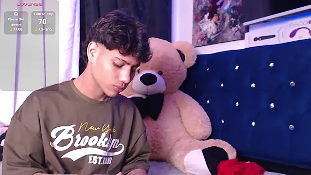 Snapshot of Sexys_Boys_Hot1 chatting on 11-09-25, 02:54 Sexys Boys Hot1 online show from 11-09-25, 02:54