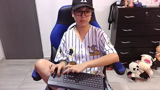 thomascooper7 online show from 11-30-25, 07:40