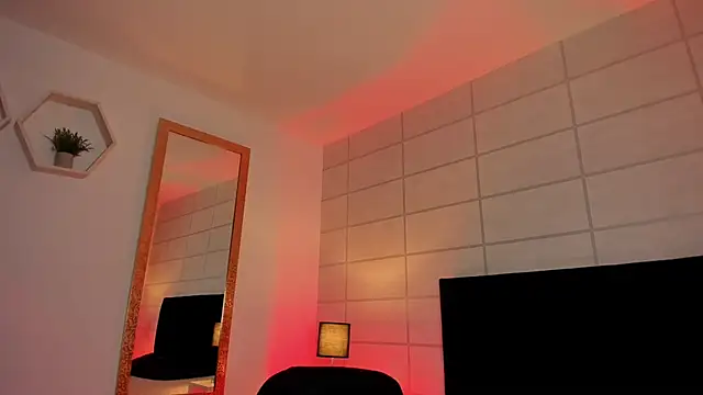 Christine Laam online show from 11-29-25, 02:58