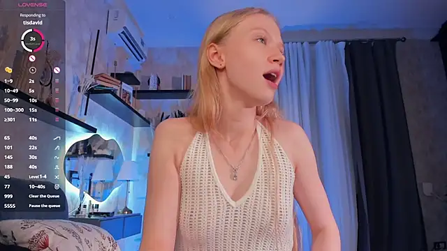 Snapshot of AnitaaClark chatting on 10-29-25, 10:11 AnitaaClark online show from 10-29-25, 10:11