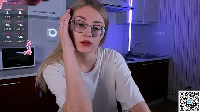 LivyyBossom online show from 12-13-24, 03:21