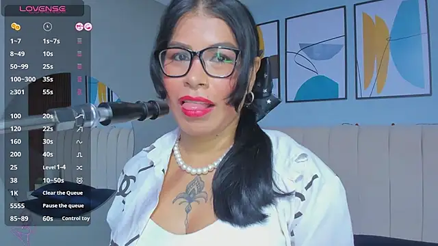 Snapshot of Sam_foox chatting on 02-21-25, 04:29 Sam foox online show from 02-21-25, 04:29