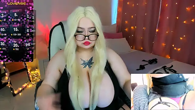 Snapshot of love_insidee chatting on 02-19-25, 08:12 love insidee online show from 02-19-25, 08:12