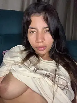 Snapshot of adop_me__ chatting on 01-11-26, 04:06 adop me online show from 01-11-26, 04:06