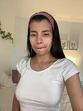 Snapshot of adop_me__ chatting on 03-25-26, 10:16 adop me online show from 03-25-26, 10:16