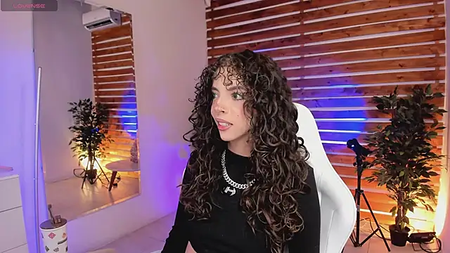 Sapphire Venuss online show from 04-12-26, 01:43