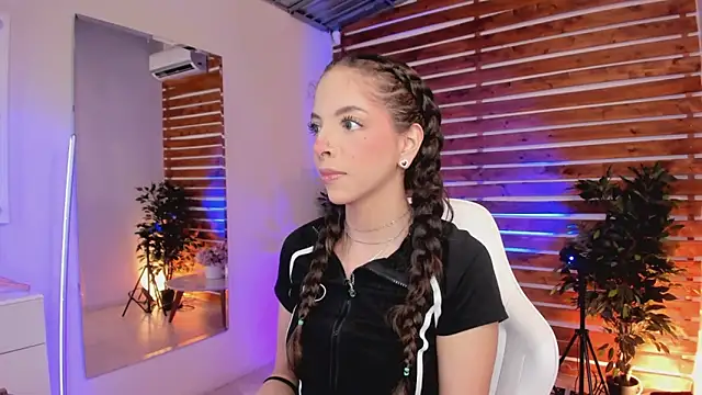 Sapphire Venuss online show from 04-18-26, 12:47