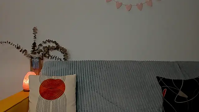 erika hoiree online show from 11-08-25, 04:01