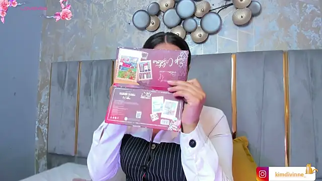 KimDevinne online show from 10-11-25, 03:17